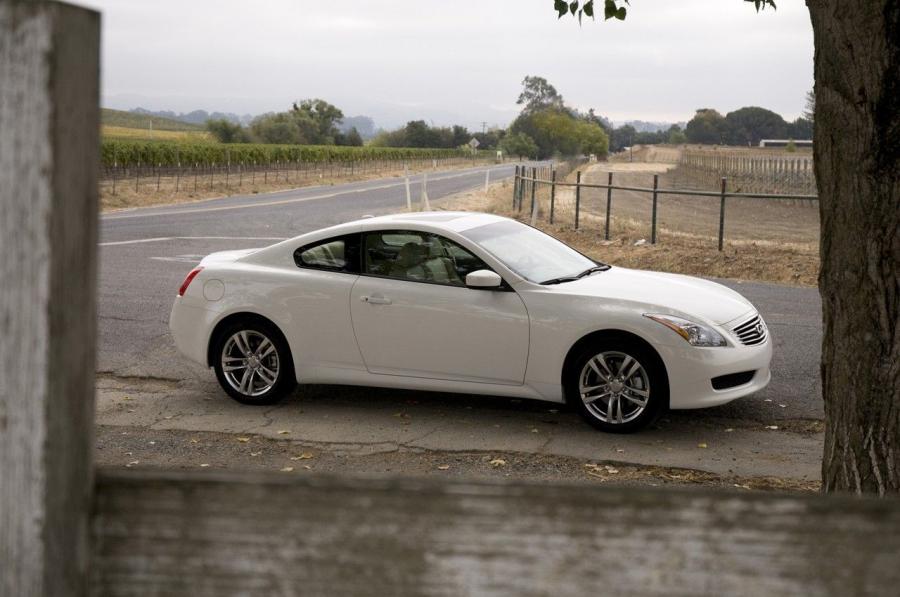  Infiniti G37x Coupe 2009 года  (фото 2 из 16)